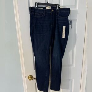 Dark Wash Mid-Rise Skinny Jeans